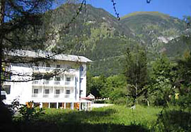 asr_parkhotel_aussen.jpg - active sports reisen