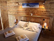 Schlafzimmer im Chalet direkt an der Piste