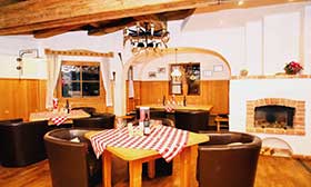 Loungebereich im Sportclub Kitzsteinhorn