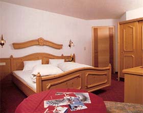 Schlafzimmer im Appartementhaus Monte Vista bei Ischgl